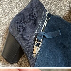 Vionic Anne Leather Zip Booties